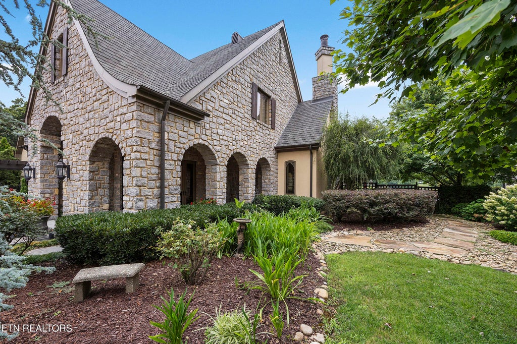 Photo of 1618 Westland Lakes Way, Knoxville, TN 37922 (MLS # 1271302)