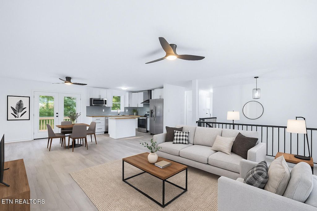 Photo of 140 Charles Place, Harriman, TN 37748 (MLS # 1330163)