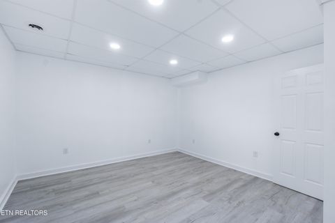 Tiny photo for 140 Charles Place, Harriman, TN 37748 (MLS # 1330163)