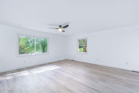 Tiny photo for 140 Charles Place, Harriman, TN 37748 (MLS # 1330163)