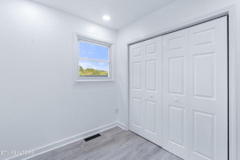 Tiny photo for 140 Charles Place, Harriman, TN 37748 (MLS # 1330163)