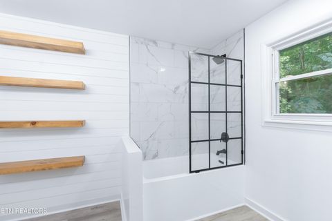 Tiny photo for 140 Charles Place, Harriman, TN 37748 (MLS # 1330163)