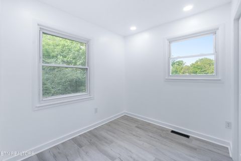 Tiny photo for 140 Charles Place, Harriman, TN 37748 (MLS # 1330163)