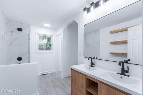 Tiny photo for 140 Charles Place, Harriman, TN 37748 (MLS # 1330163)