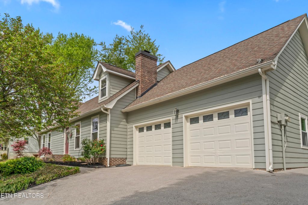 Photo of 9945 Tierra Verde Drive, Knoxville, TN 37922 (MLS # 1337667)