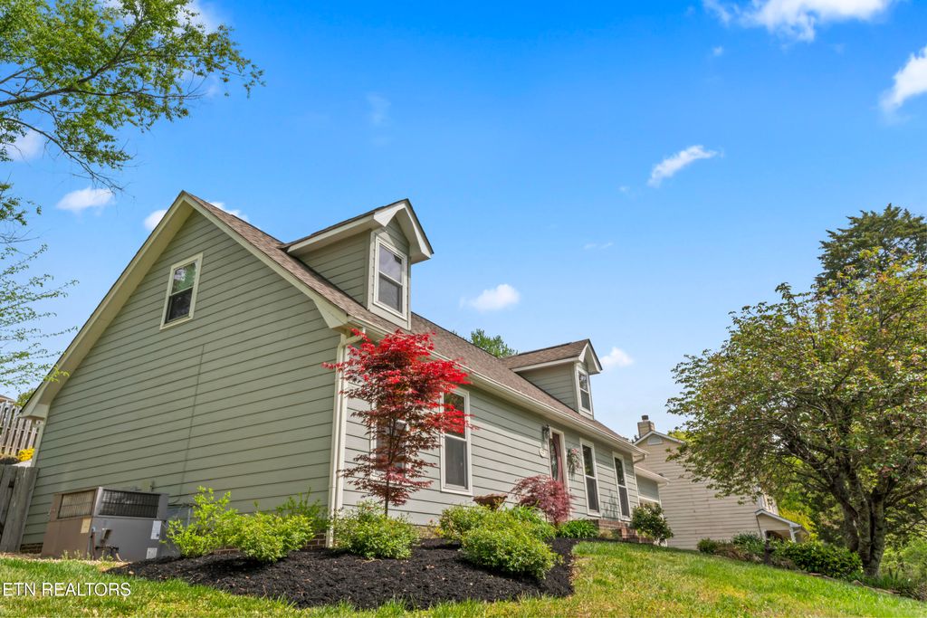 Photo of 9945 Tierra Verde Drive, Knoxville, TN 37922 (MLS # 1337667)