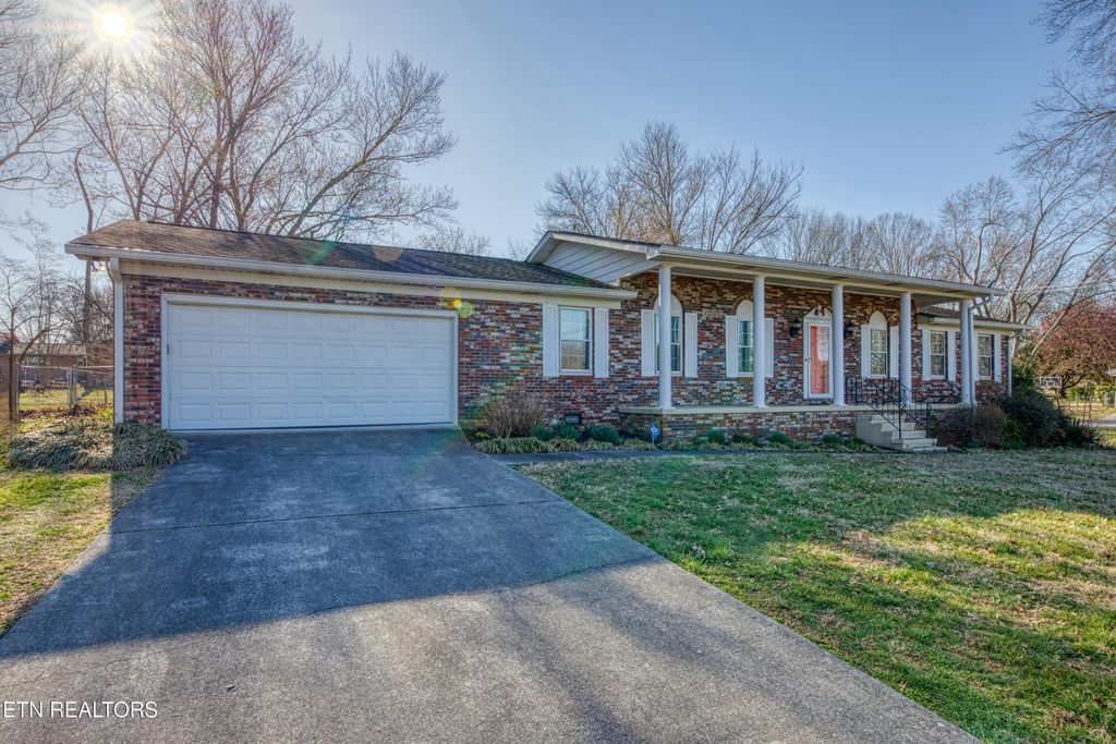 Photo of 853 Goddard St, Alcoa, TN 37701 (MLS # 1293265)