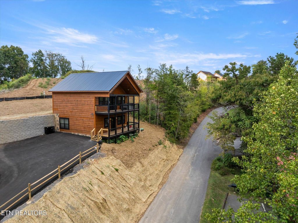 Photo of 2435 Cobbler Way, Pigeon Forge, TN 37863 (MLS # 1316794)