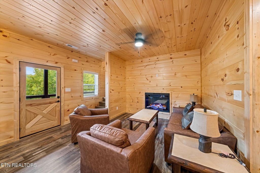 Photo of 2435 Cobbler Way, Pigeon Forge, TN 37863 (MLS # 1316794)
