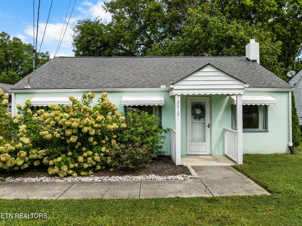 Photo of 2515 Seymour Ave, Knoxville, TN 37917 (MLS # 1352640)