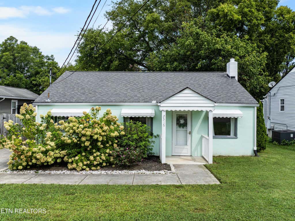Photo of 2515 Seymour Ave, Knoxville, TN 37917 (MLS # 1352640)