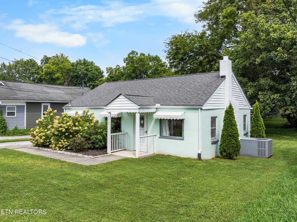 Photo of 2515 Seymour Ave, Knoxville, TN 37917 (MLS # 1352640)