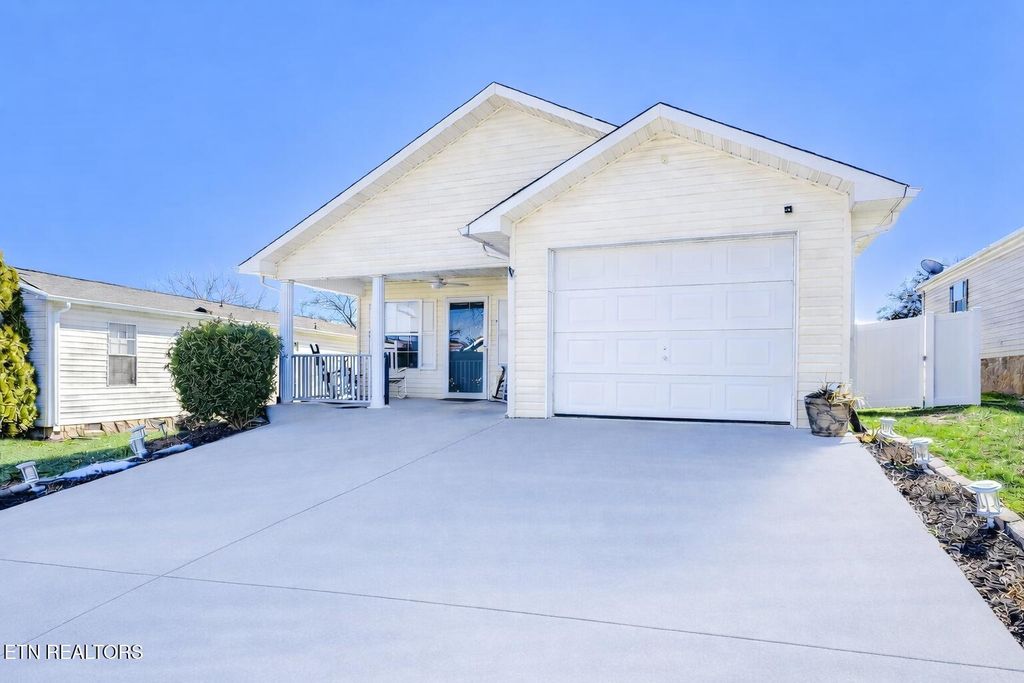 Photo of 2544 Bay Meadows Way, Sevierville, TN 37876 (MLS # 1328694)