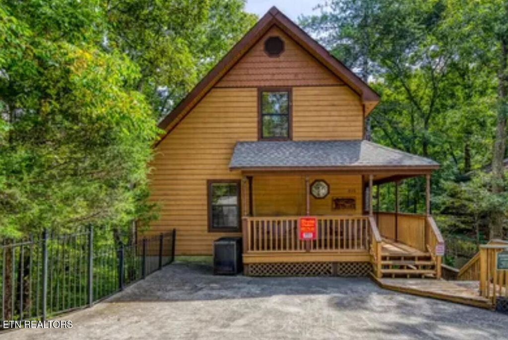 Photo of 315 Greenwood Way, Pigeon Forge, TN 37863 (MLS # 1306127)