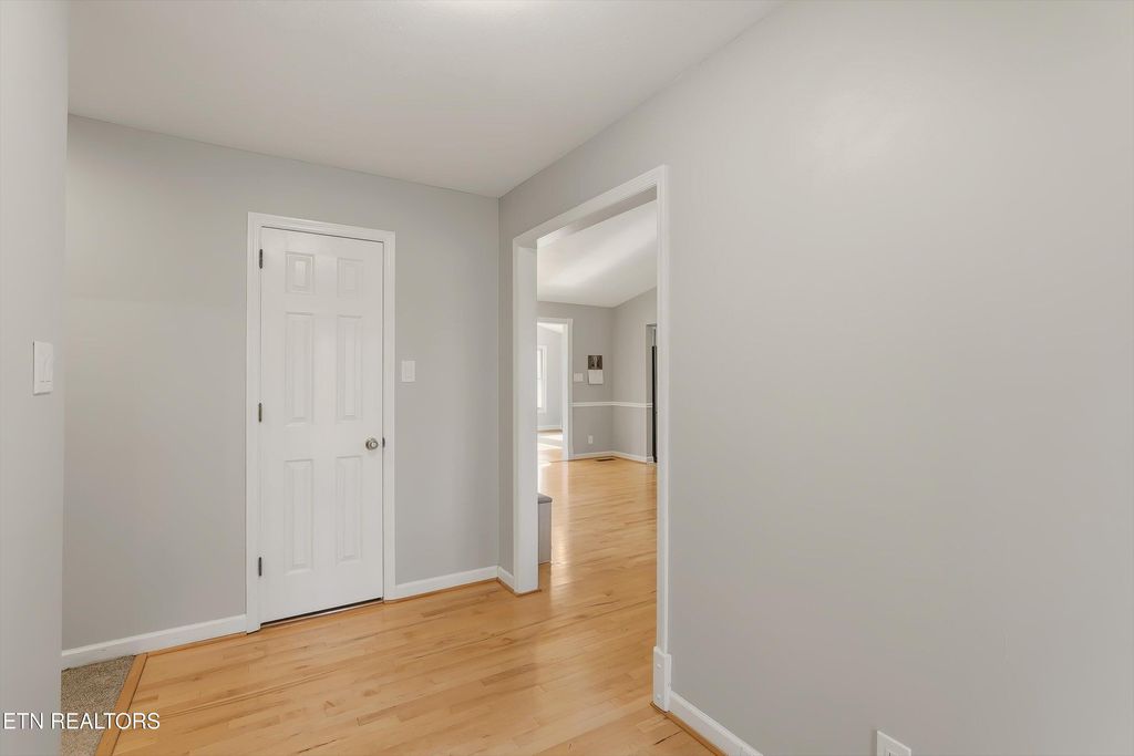 Photo of 110 Hendrix Drive, Oak Ridge, TN 37830 (MLS # 1326438)