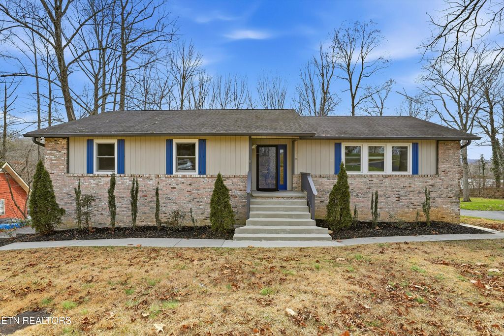 Photo of 110 Hendrix Drive, Oak Ridge, TN 37830 (MLS # 1326438)