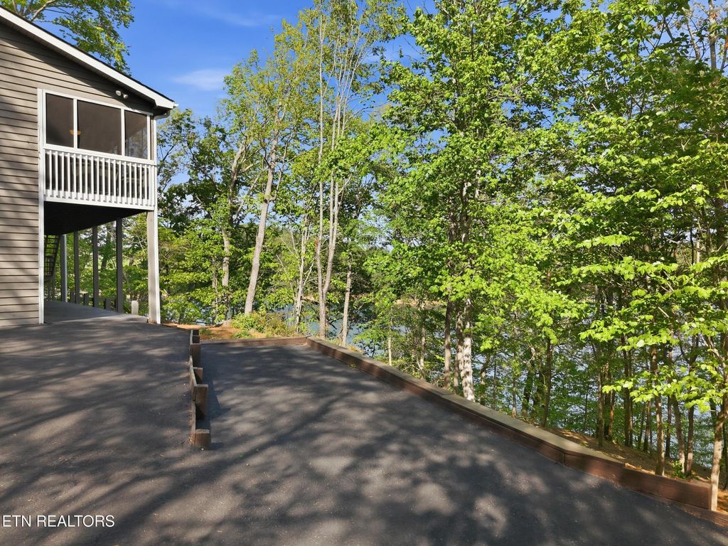 Photo of 183 Ridgeview Circle, Sharps Chapel, TN 37866 (MLS # 1337341)