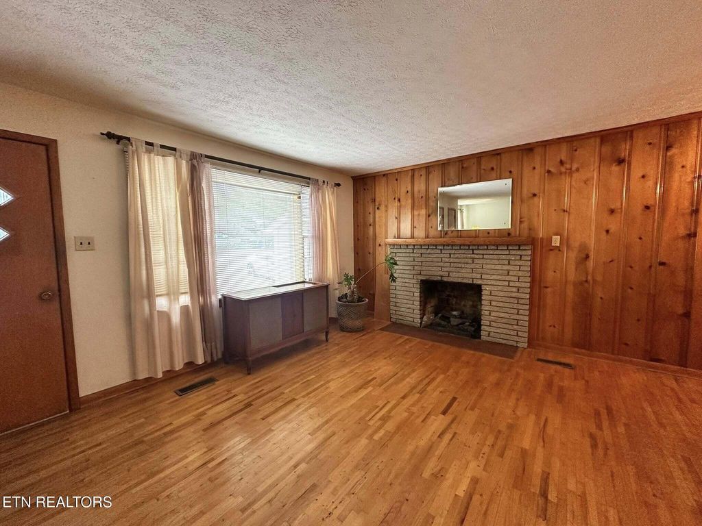 Photo of 400 W Ridgecrest Drive, Kingston, TN 37763 (MLS # 1293782)