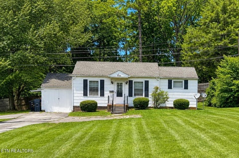 Photo of 227 Doughty Drive, Knoxville, TN 37918 (MLS # 1351362)