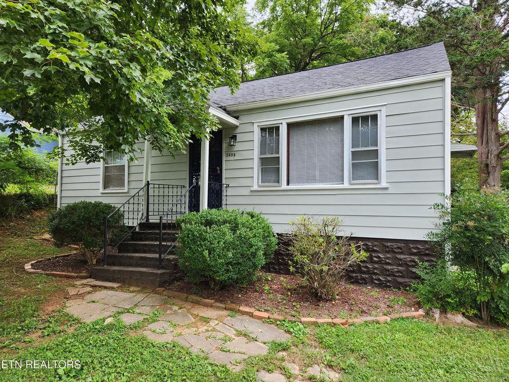 Photo of 2408 Amber St, Knoxville, TN 37917 (MLS # 1311527)