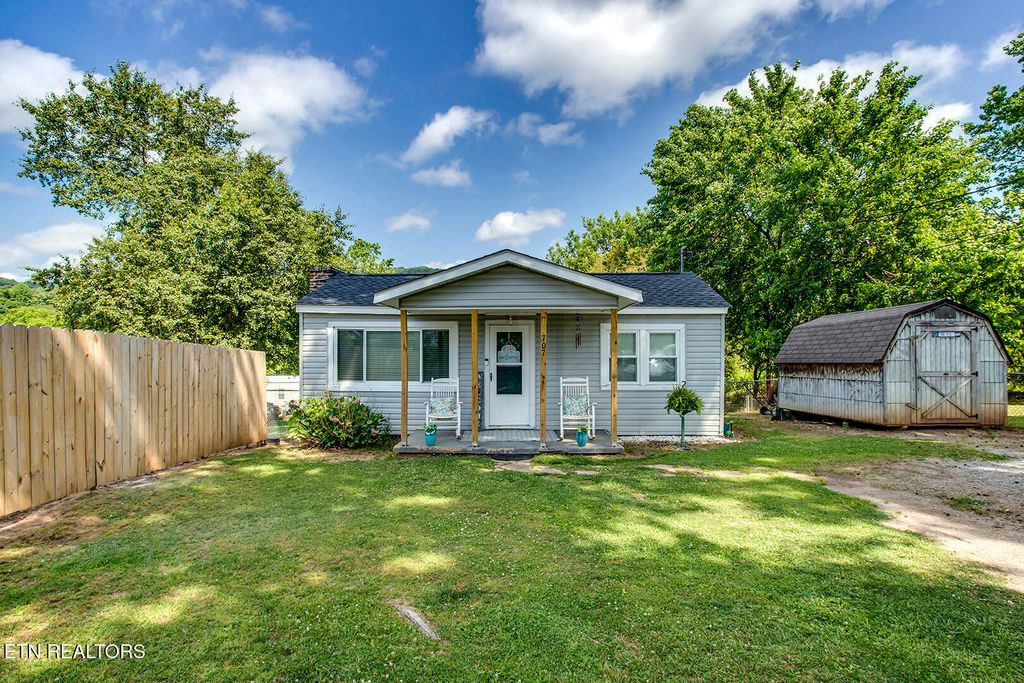 Photo of 707 Vine Ave, Rockwood, TN 37854 (MLS # 1341108)