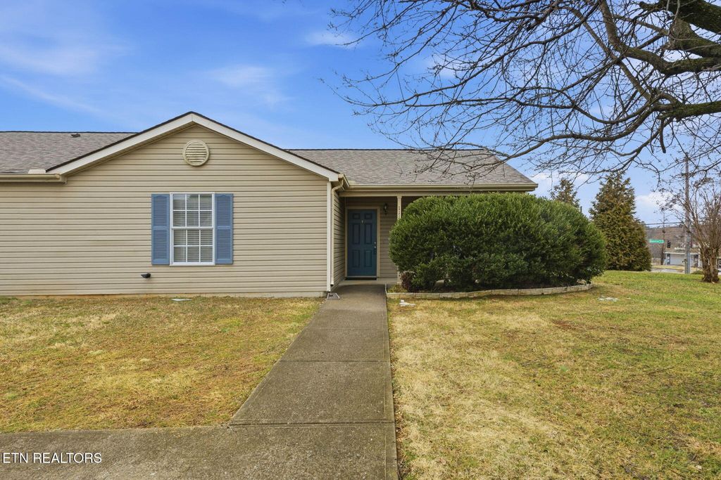 Photo of 1117 Woodsprings Drive, Knoxville, TN 37923 (MLS # 1328638)