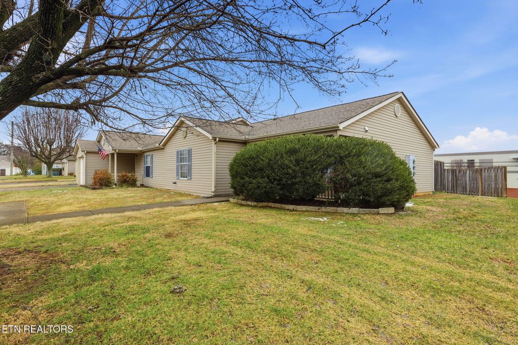 Photo of 1117 Woodsprings Drive, Knoxville, TN 37923 (MLS # 1328638)