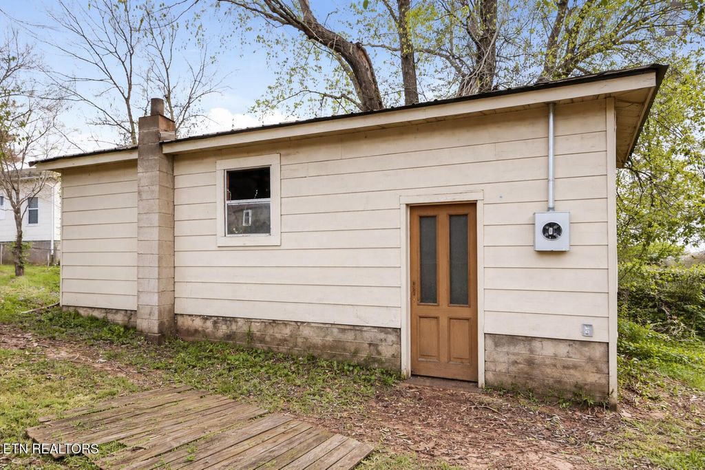 Photo of 912 W Scott Ave, Knoxville, TN 37921 (MLS # 1334489)