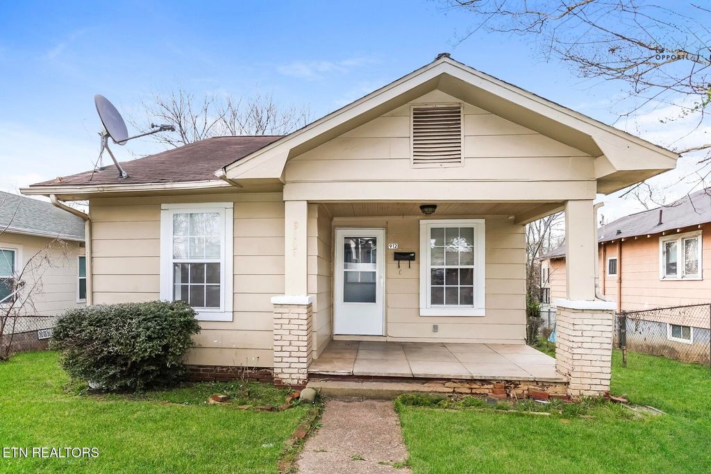 Photo of 912 W Scott Ave, Knoxville, TN 37921 (MLS # 1334489)
