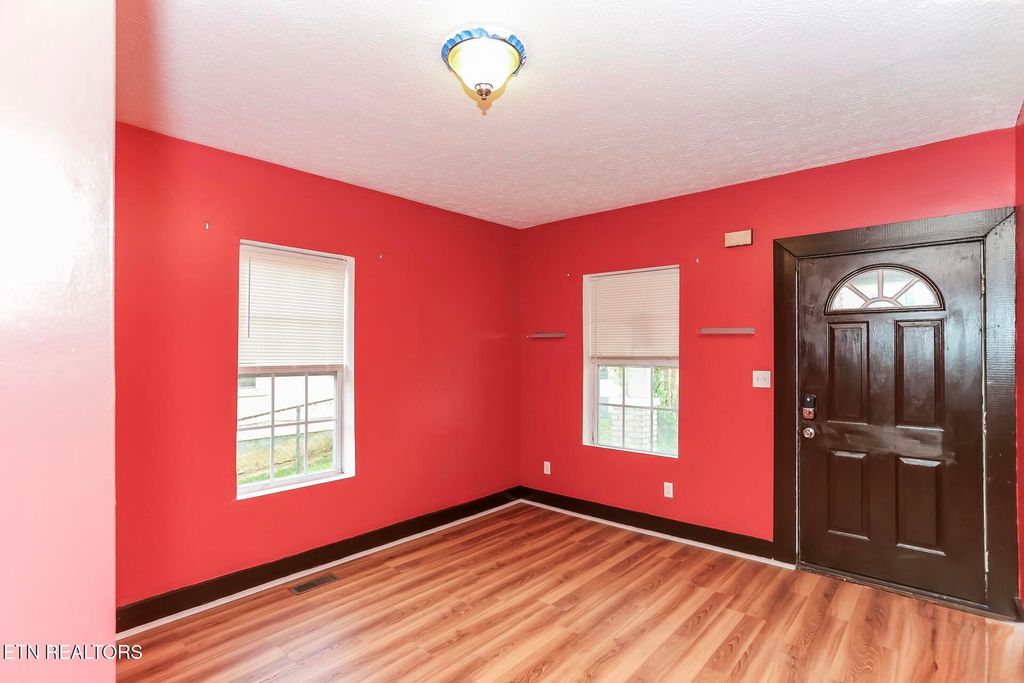 Photo of 912 W Scott Ave, Knoxville, TN 37921 (MLS # 1334489)