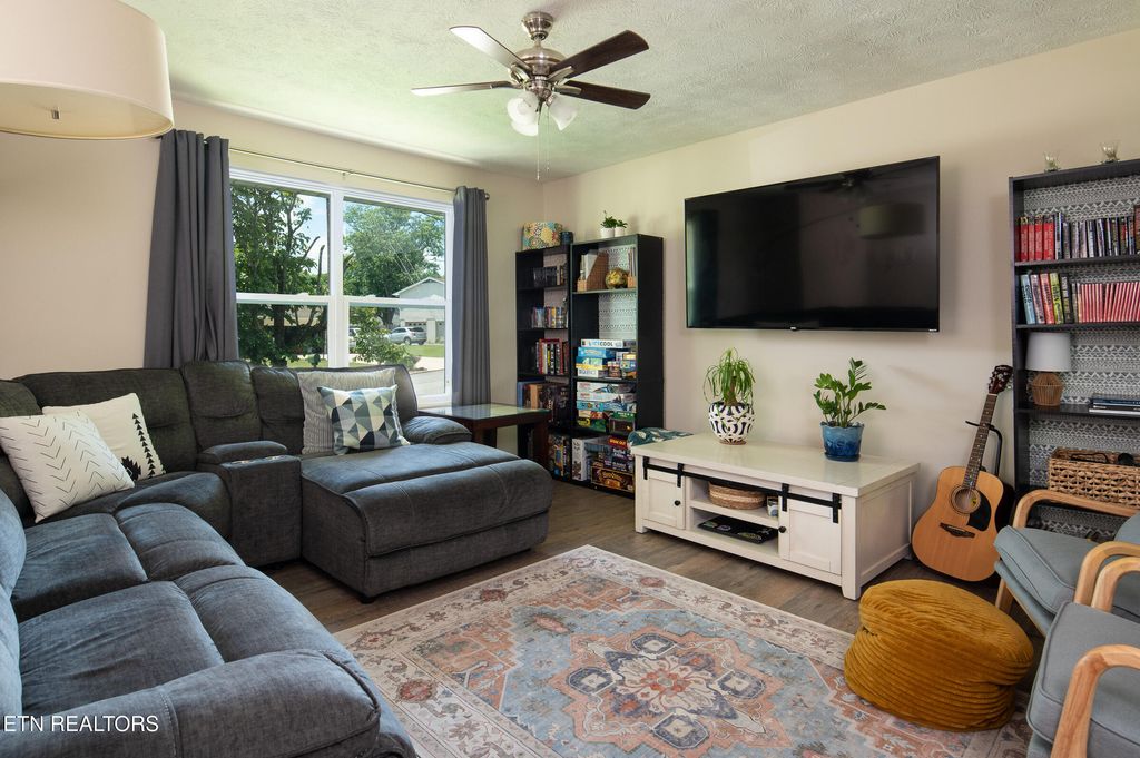 Photo of 7712 S Whispering Oak Circle, Powell, TN 37849 (MLS # 1310262)