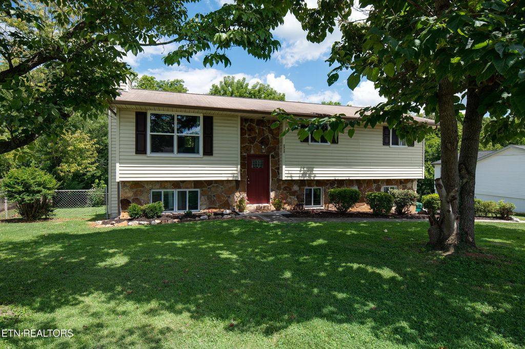 Photo of 7712 S Whispering Oak Circle, Powell, TN 37849 (MLS # 1310262)