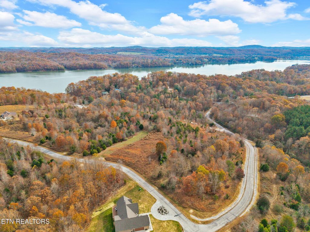 Photo of Emerald Pointe Circle, Rockwood, TN 37854 (MLS # 1322063)