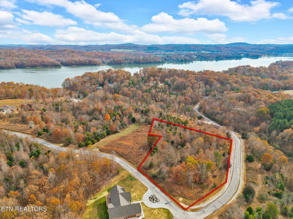 Photo of Emerald Pointe Circle, Rockwood, TN 37854 (MLS # 1322063)