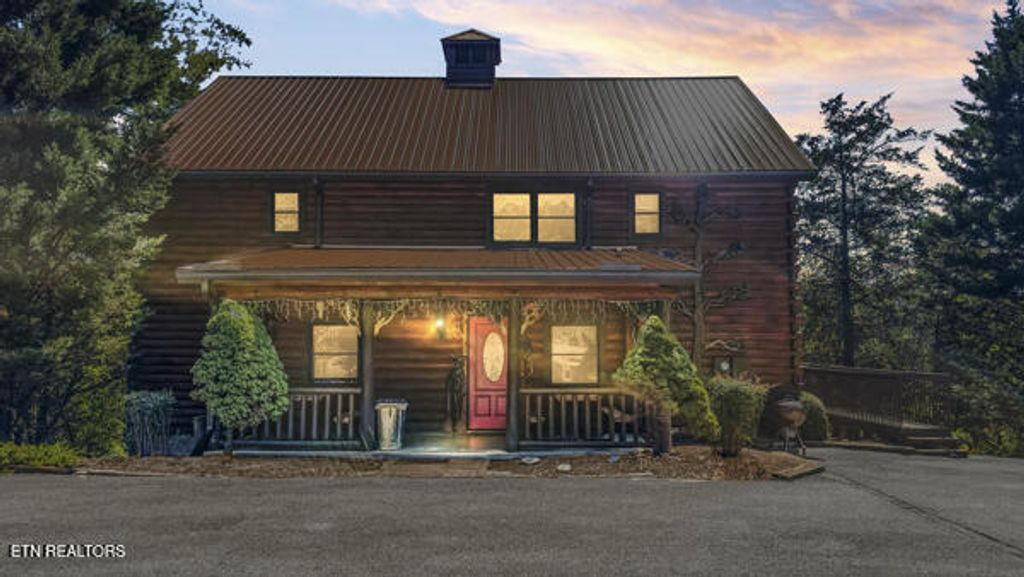 Photo of 838 Bear Run Way, Sevierville, TN 37862 (MLS # 1316340)