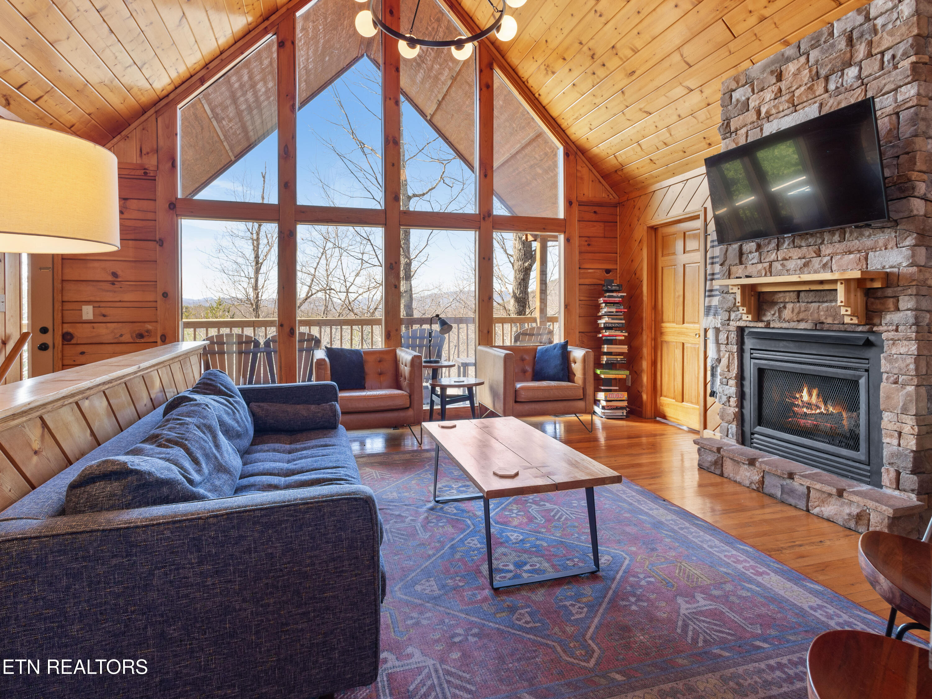 1550 Bears Den Way
