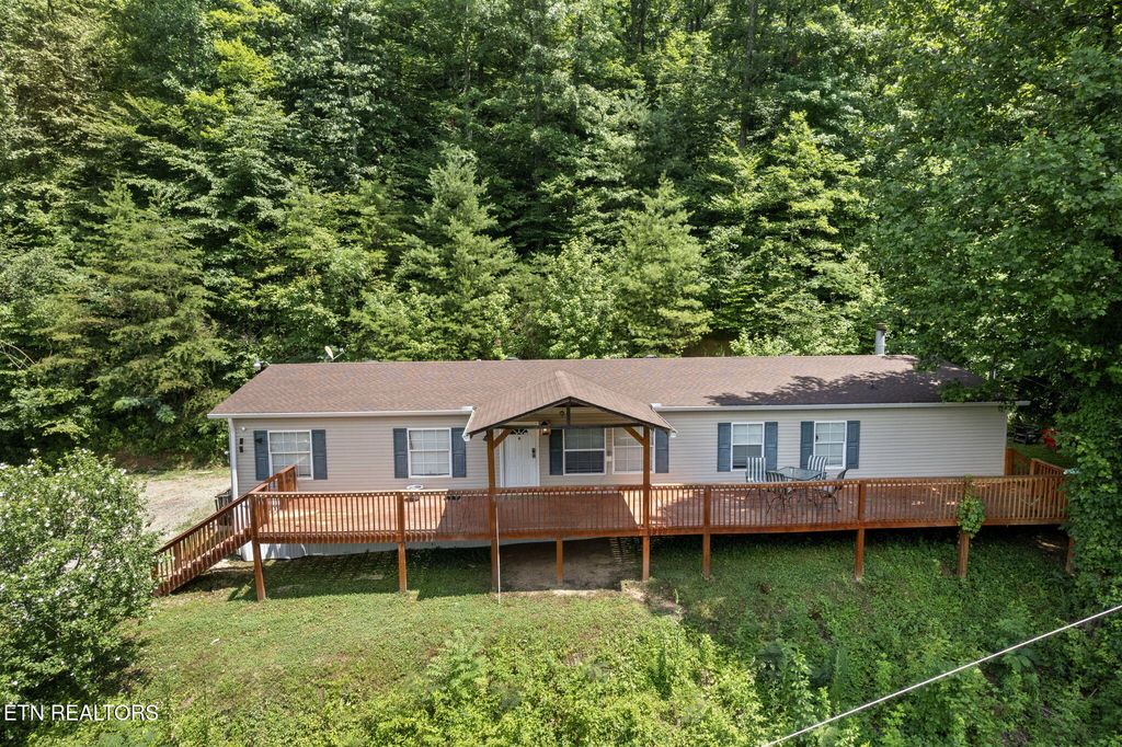 Photo of 442 Half Moon Rd, Oliver Springs, TN 37840 (MLS # 1307433)