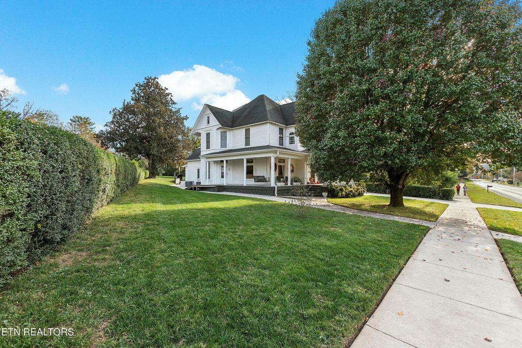 Photo of 212 S Kingston Ave, Rockwood, TN 37854 (MLS # 1283607)