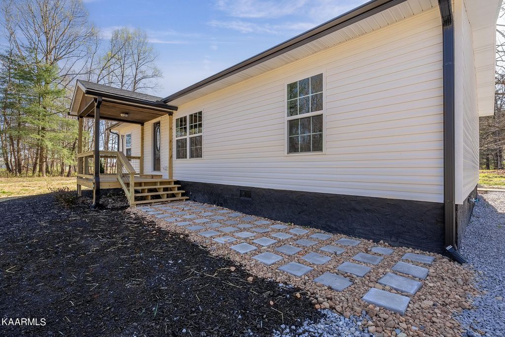 Photo of 220 Leonard Williams Rd, Wartburg, TN 37887 (MLS # 1222699)