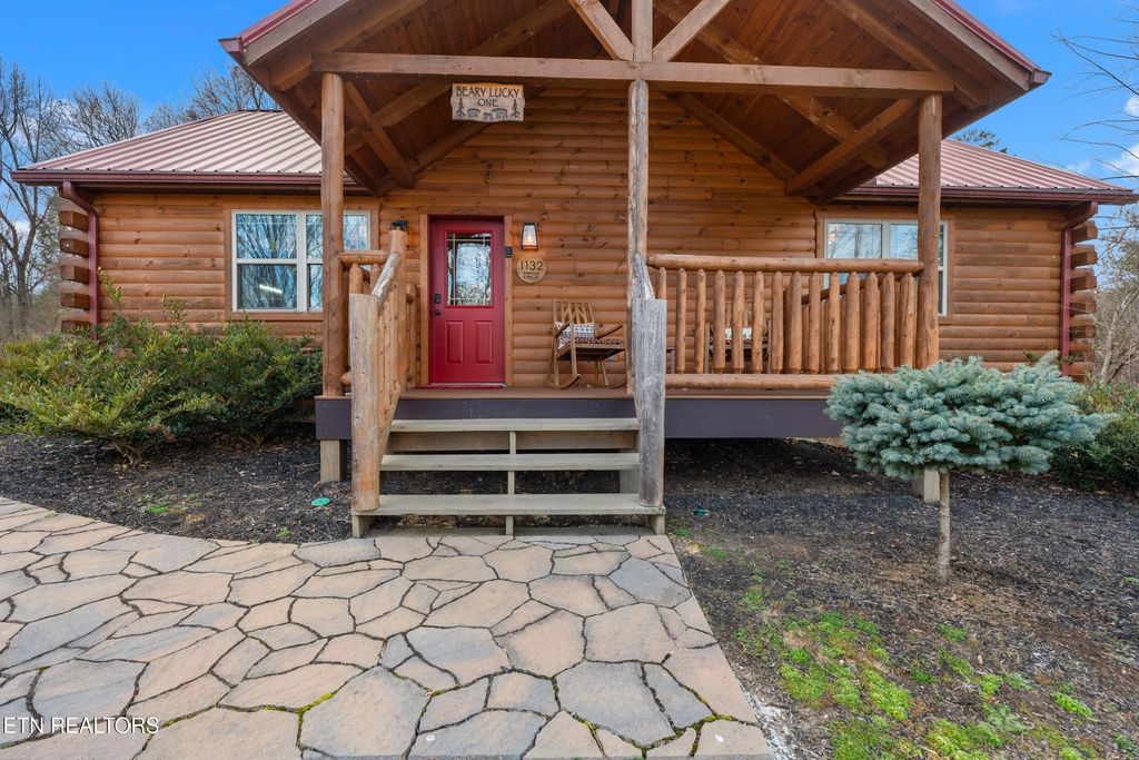 Photo of 1132 Pinyon Circle, Pigeon Forge, TN 37863 (MLS # 1327386)