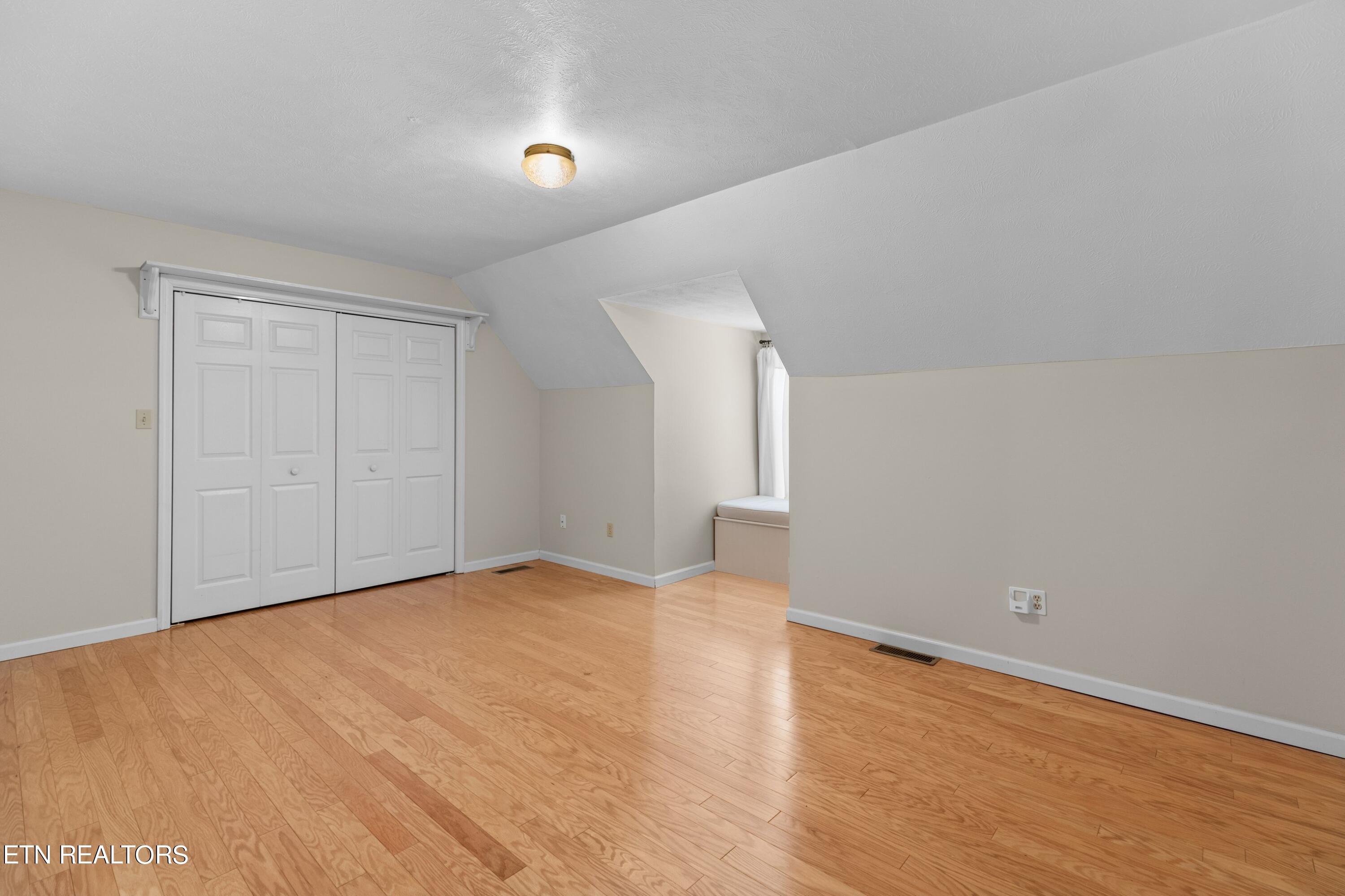 1910 Walnut Ave