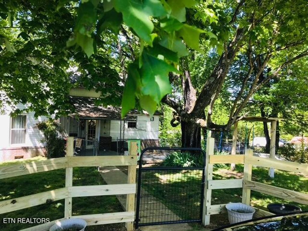 Photo of 359 Depot St, Vonore, TN 37885 (MLS # 1332705)