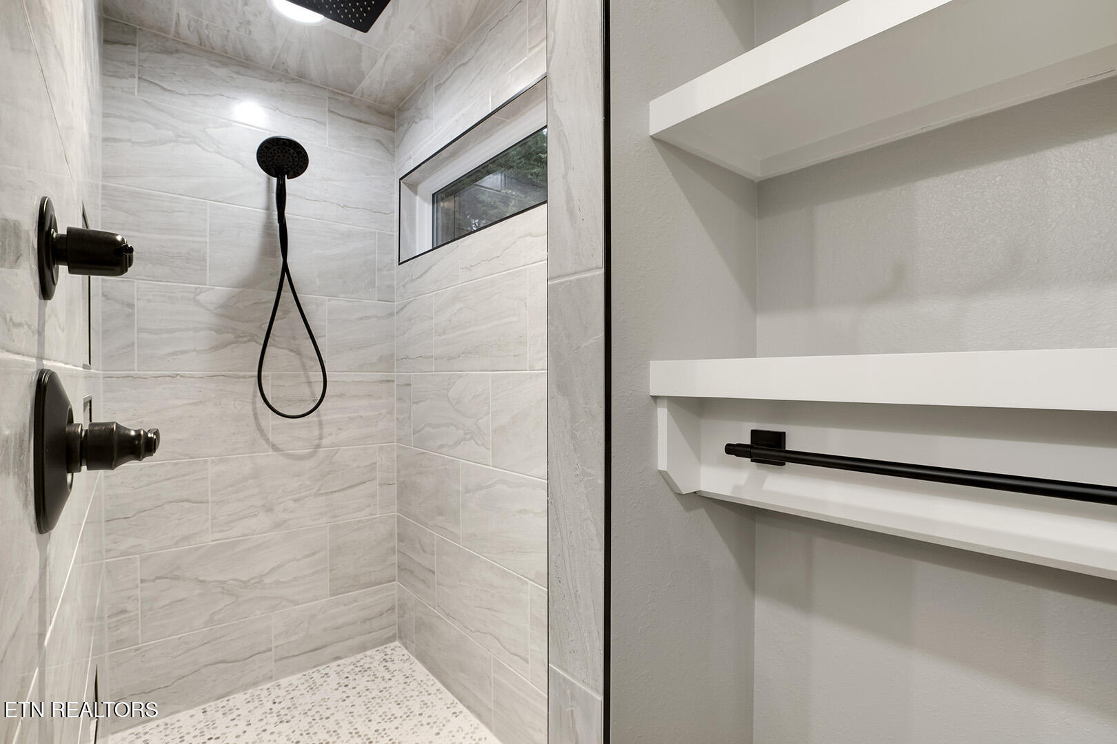 Loudon, Tennessee 37774, United States, 3 Bedrooms Bedrooms, ,2 BathroomsBathrooms,Residential,Active,13894