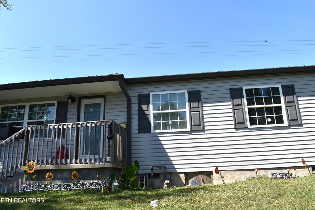 Photo of 206 Noe Drive, Tazewell, TN 37879 (MLS # 1276042)