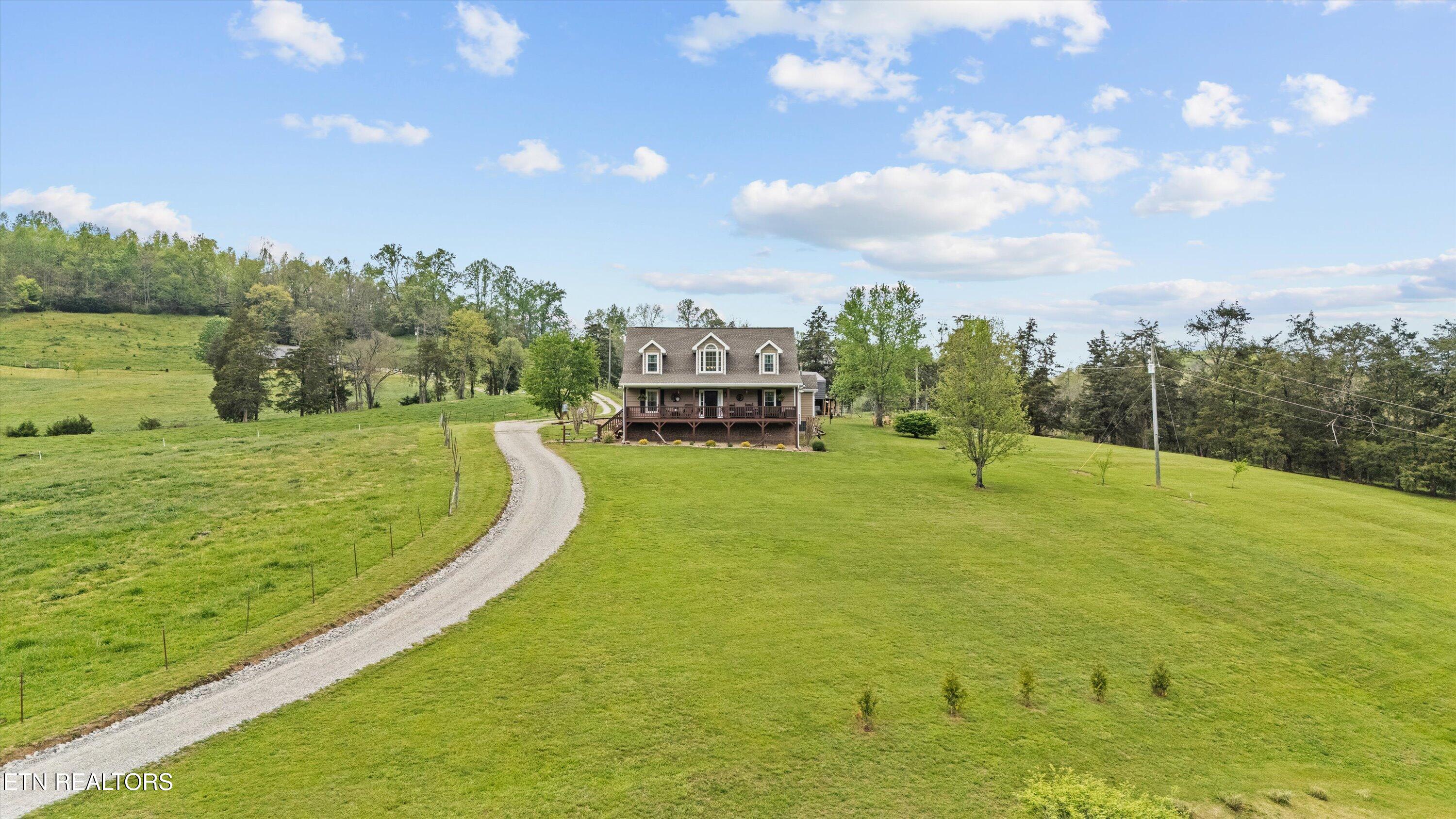 3073 Dutch Valley Rd