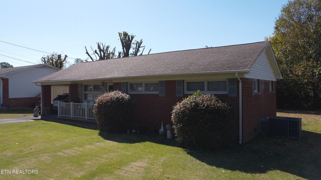 Photo of 216 Laurel St, Morristown, TN 37813 (MLS # 1320951)