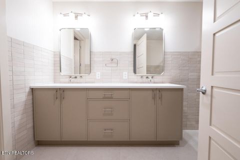 Tiny photo for 122 Stadium Way #814, Knoxville, TN 37915 (MLS # 1345658)