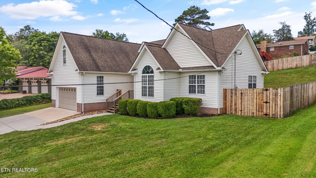 Photo of 128 Alpine Drive, Corryton, TN 37721 (MLS # 1267941)