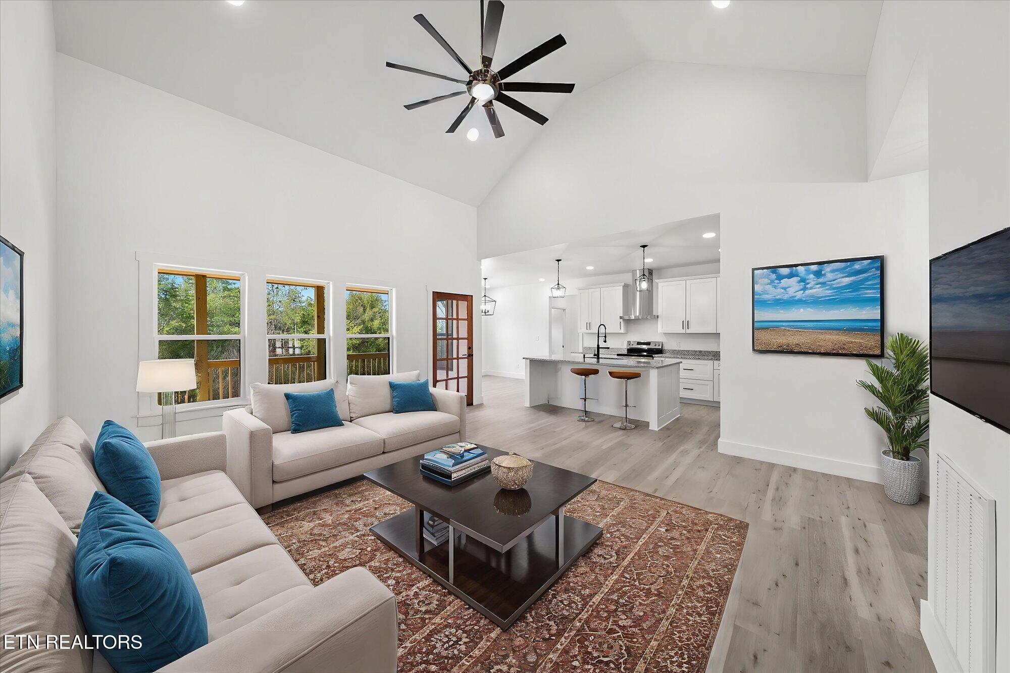 211 W Park Circle
