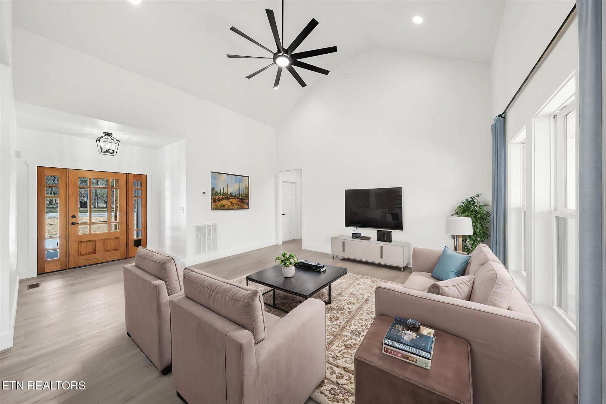 211 W Park Circle